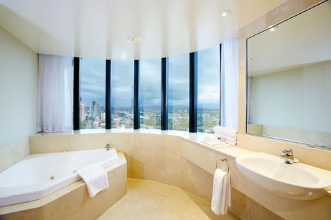 Crowne Plaza Surfers Paradise, An IHG Hotel - Darwin Holiday 41