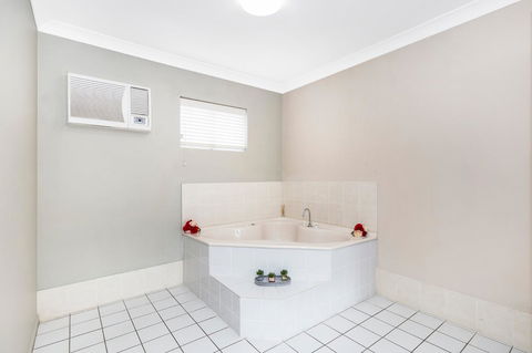 Comfort Inn North Brisbane - Darwin Holiday 8