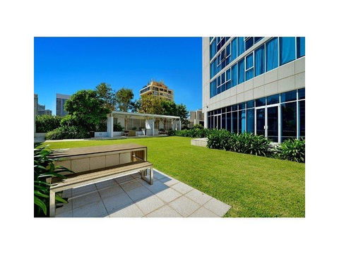 H Star Residences-- Paradise Stayz - Darwin Holiday 7