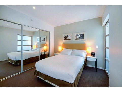 H Star Residences-- Paradise Stayz - Darwin Holiday 8