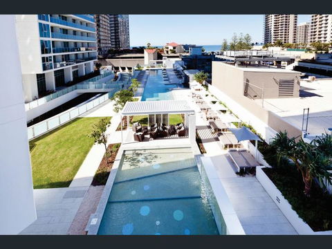 H Star Residences-- Paradise Stayz - Darwin Holiday 4