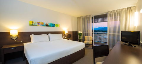 Cairns Harbourside Hotel - Darwin Holiday 3