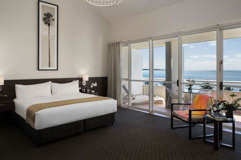 Cairns Harbourside Hotel - Darwin Holiday 11