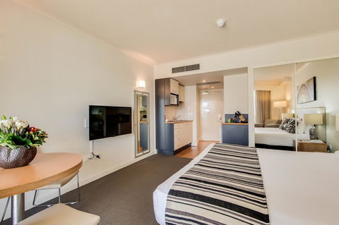 Central Cosmo Apartment Hotel - Darwin Holiday 4