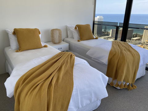Circle On Cavill 2, 3, 4 & 5 Bedroom SkyHomes & SUB PENTHOUSES By Gold Coast Holidays - Darwin Holiday 17