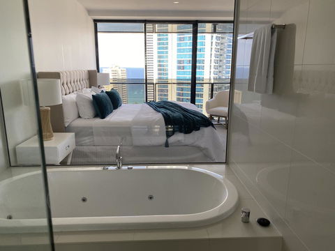 Circle On Cavill 2, 3, 4 & 5 Bedroom SkyHomes & SUB PENTHOUSES By Gold Coast Holidays - Darwin Holiday 10