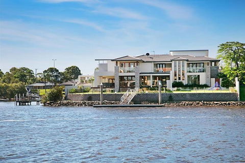 Riverfront Dream - Darwin Holiday 0