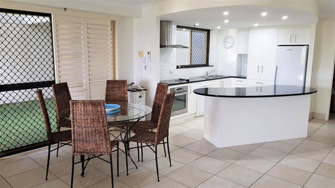 Gemini Court Holiday Apartments - Darwin Holiday 17