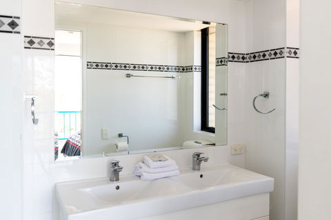 Burgess @ Kings Beach Apartments - Darwin Holiday 15