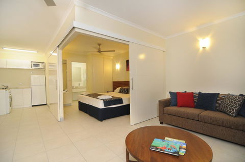 Cairns Queenslander Hotel & Apartments - Darwin Holiday 17