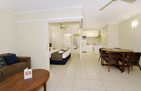 Cairns Queenslander Hotel & Apartments - Darwin Holiday 10