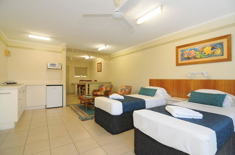Cairns Queenslander Hotel & Apartments - Darwin Holiday 8
