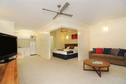 Cairns Queenslander Hotel & Apartments - Darwin Holiday 16