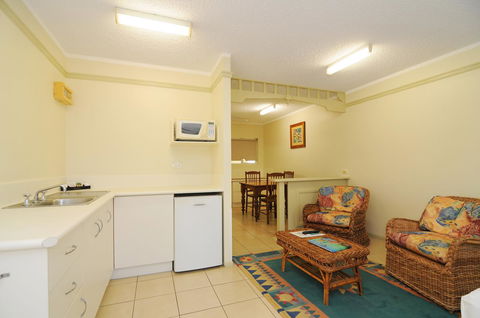 Cairns Queenslander Hotel & Apartments - Darwin Holiday 20