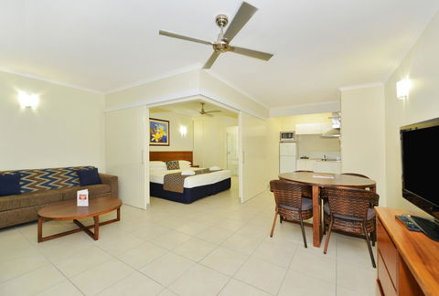 Cairns Queenslander Hotel & Apartments - Darwin Holiday 9