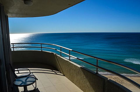 Zenith Ocean Front Apartments - Darwin Holiday 40
