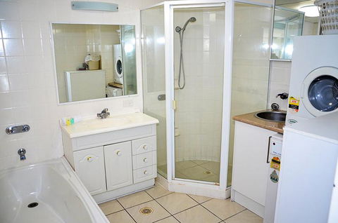 Zenith Ocean Front Apartments - Darwin Holiday 28