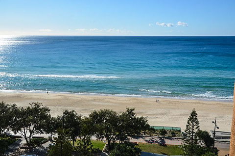 Zenith Ocean Front Apartments - Darwin Holiday 13