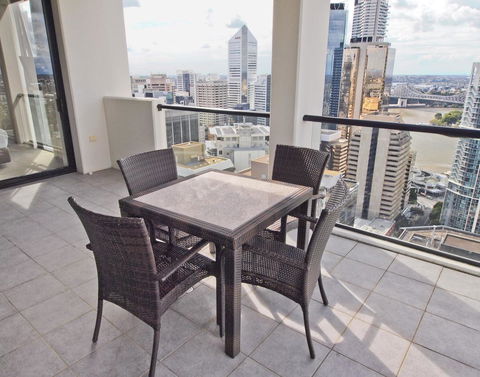 Oaks Brisbane River City Suites - Darwin Holiday 7