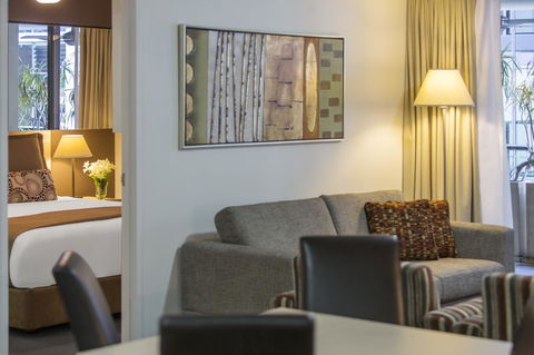 Oaks Brisbane River City Suites - Darwin Holiday 11