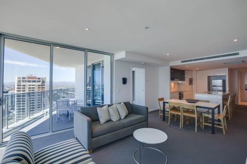 Hilton Surfers Paradise Residences - Darwin Holiday 6