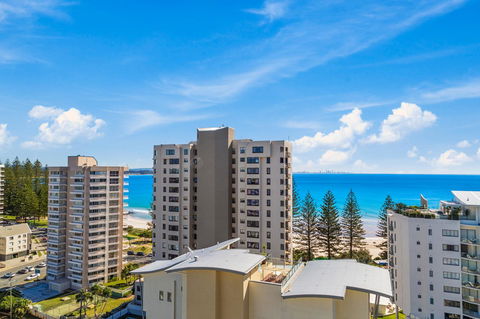 Rainbow Commodore Coolangatta - Darwin Holiday 1