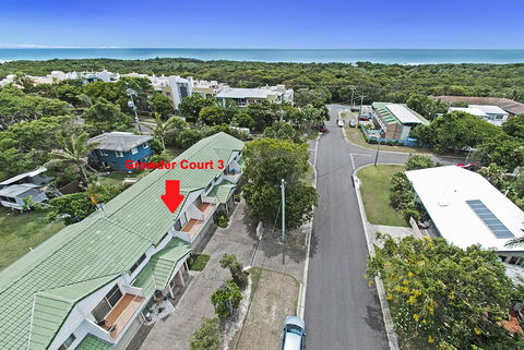 Growder Court 3 - Coolum Beach QLD - Darwin Holiday 1