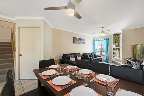 Growder Court 3 - Coolum Beach QLD - Darwin Holiday 5