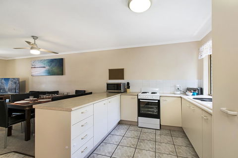 Growder Court 3 - Coolum Beach QLD - Darwin Holiday 31
