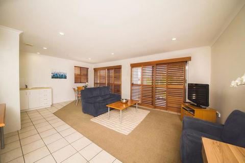 Cosmopolitan Motel & Serviced Apartments - Darwin Holiday 24