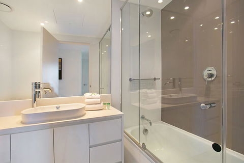 Number 1 H Residences - WiFi, Parking & More By Gold Coast Holidays - Darwin Holiday 3