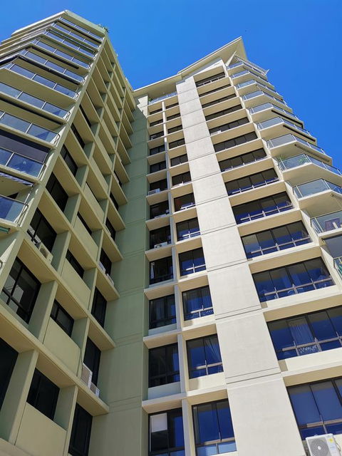 Surfers Hawaiian Holiday Apartments - Darwin Holiday 7