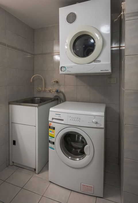 Surfers Hawaiian Holiday Apartments - Darwin Holiday 24