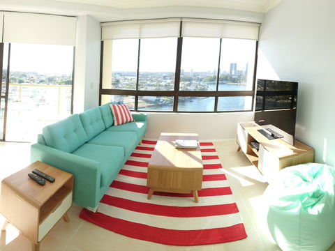 Surfers Hawaiian Holiday Apartments - Darwin Holiday 1