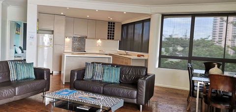 Surfers Hawaiian Holiday Apartments - Darwin Holiday 6