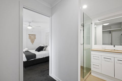 Narrowneck Court Holiday Apartments - Darwin Holiday 14