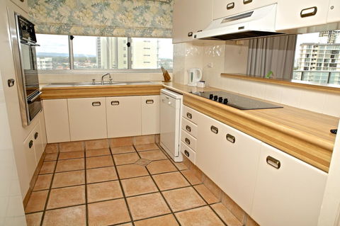 Hi Surf Beachfront Resort Apartments - Darwin Holiday 24