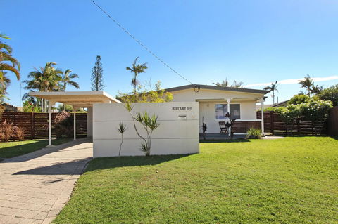 6 Botany Court Marcoola Beach - Pet Friendly 500 Bond - Darwin Holiday 0