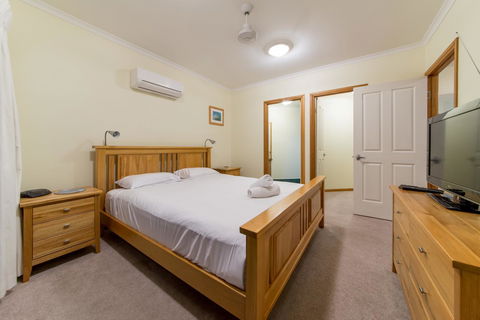 Paradise Penthouse At Waves - Airlie Beach - Darwin Holiday 12