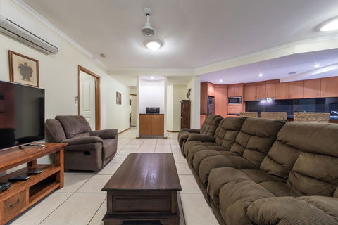 Paradise Penthouse At Waves - Airlie Beach - Darwin Holiday 8