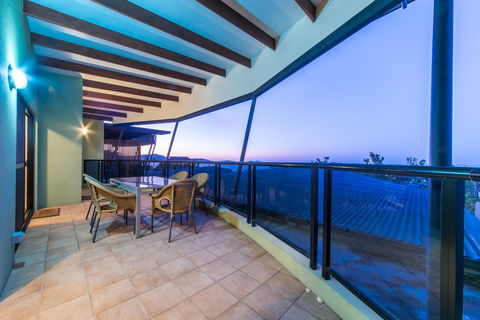 Paradise Penthouse At Waves - Airlie Beach - Darwin Holiday 26