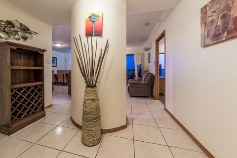 Paradise Penthouse At Waves - Airlie Beach - Darwin Holiday 19