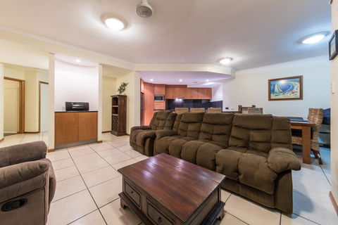 Paradise Penthouse At Waves - Airlie Beach - Darwin Holiday 7