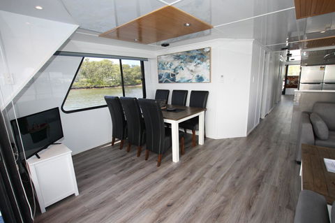 Coomera Houseboats - Darwin Holiday 36