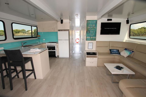 Coomera Houseboats - Darwin Holiday 9