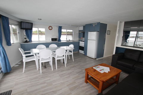 Coomera Houseboats - Darwin Holiday 5