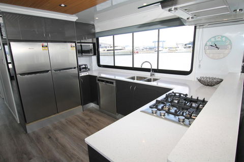 Coomera Houseboats - Darwin Holiday 37