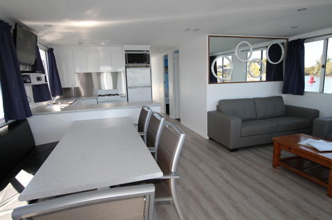 Coomera Houseboats - Darwin Holiday 15