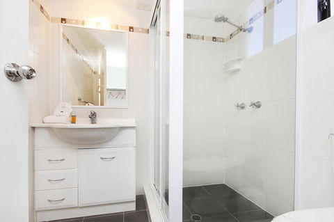 Spindrift On The Beach - Absolute Beachfront - Darwin Holiday 35