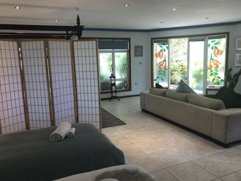 Taj On Byrnes - Private Luxury Apartment Mareeba - Darwin Holiday 9